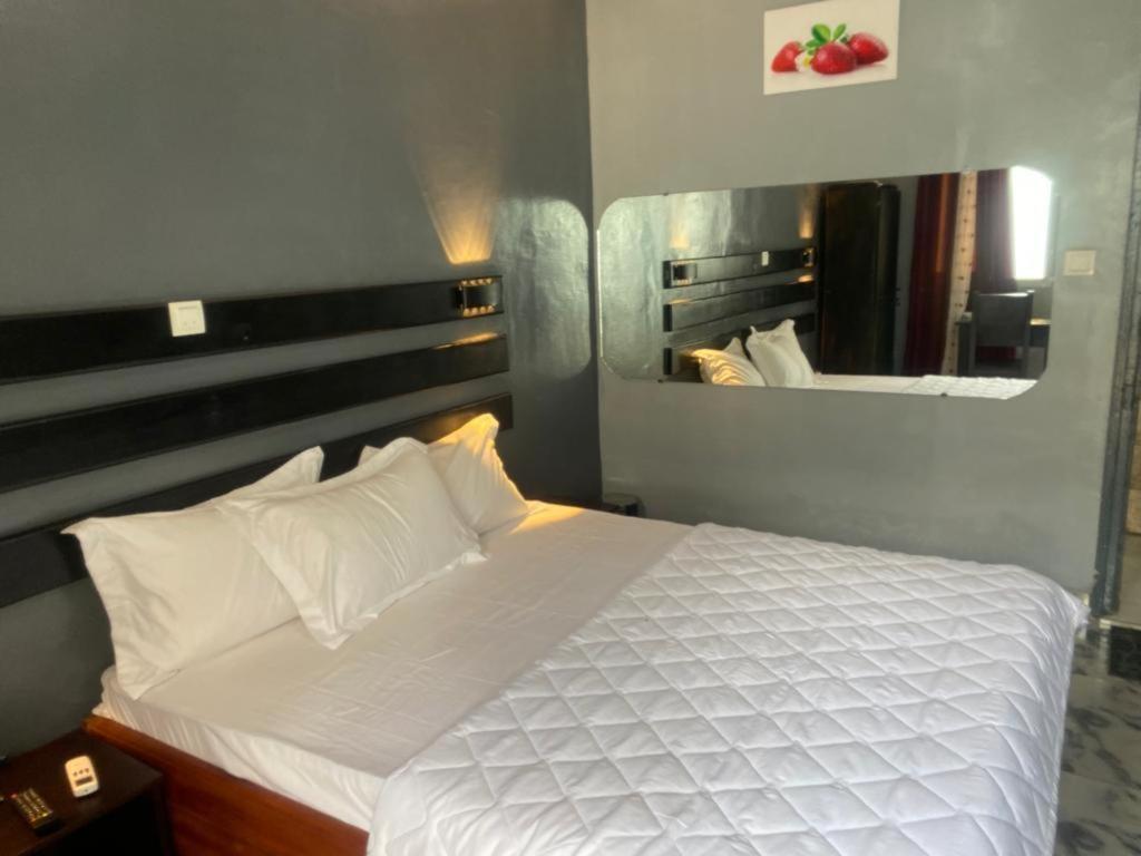 Sunrise Center Bonapriso 111 Hotel Douala Ngoại thất bức ảnh