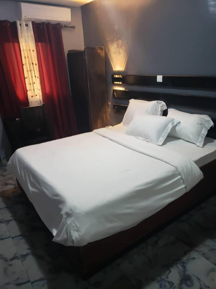Sunrise Center Bonapriso 111 Hotel Douala Ngoại thất bức ảnh