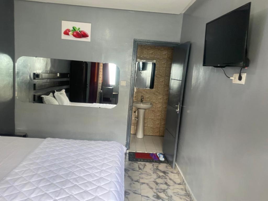 Sunrise Center Bonapriso 111 Hotel Douala Ngoại thất bức ảnh
