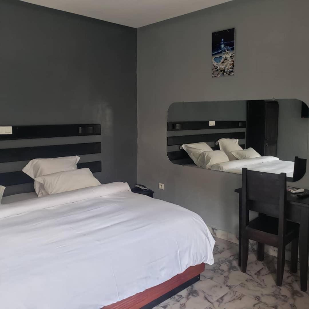 Sunrise Center Bonapriso 111 Hotel Douala Ngoại thất bức ảnh